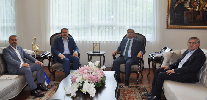 Yükseköğretime Bakış 2017: İzleme ve Değerlendirme Raporumuzu  Bakan Yılmaz'a takdim ettik