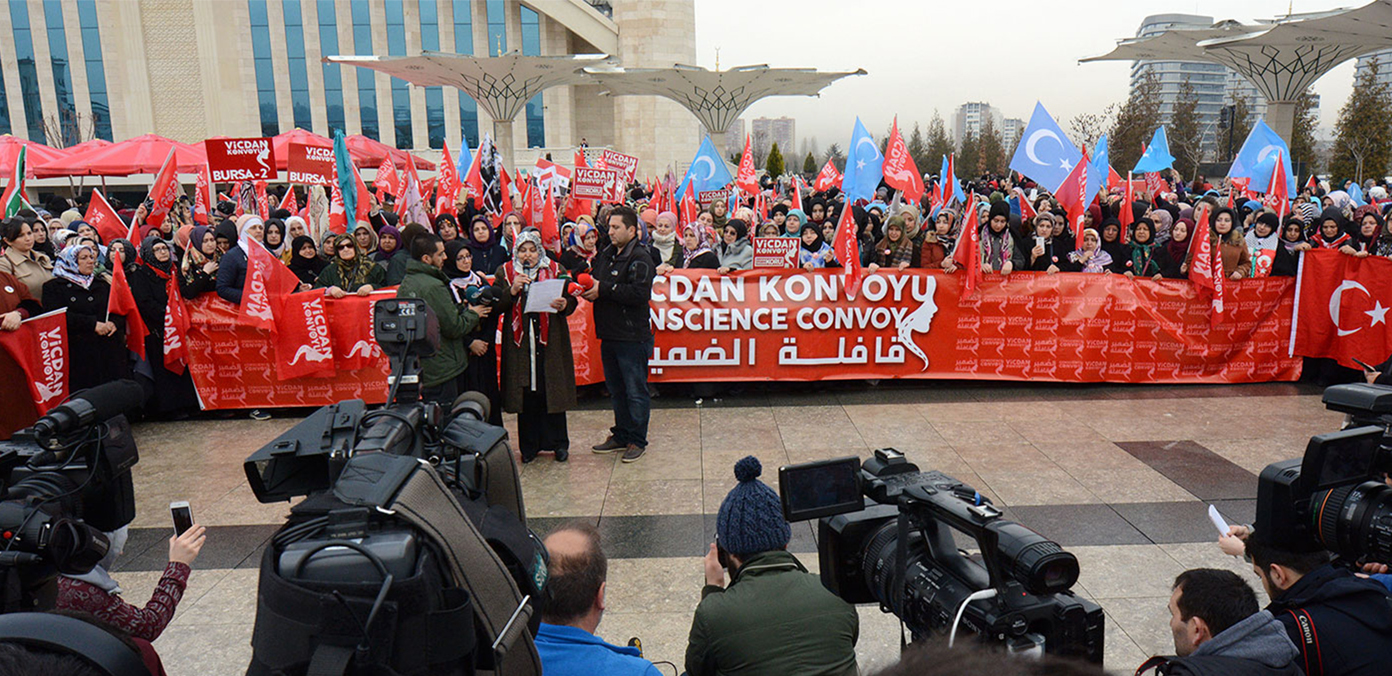 Öçal: İnsanlığa dair umutların tükenmemesi için Hatay'dayız