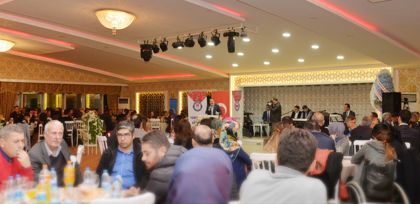 İyi bir gelecek için öğretmen şiddet değil, değer görmeli