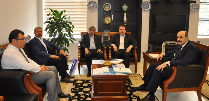 Yükseköğretime Bakış 2017: İzleme ve Değerlendirme Raporumuzu YÖK Başkanı Saraç'a takdim ettik