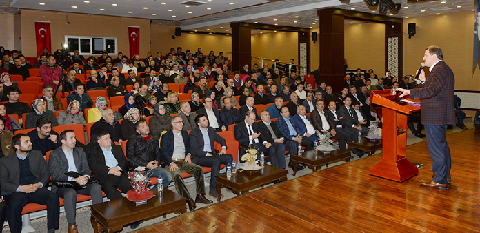 Akif, mücadelemize ışık tutuyor