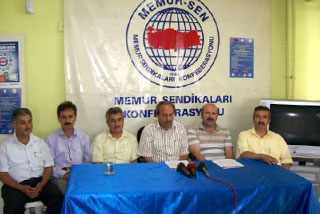 >Yetkiyi, Egitim Çalisanlarinin Haklarini Savunarak Gösterecegiz