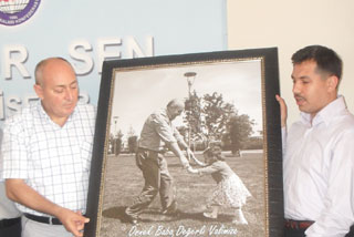 >Kizi Için Valiligi Birakan Mehmet Çetin Yilin Babasi Seçildi