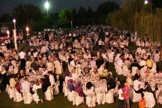 >Günübirlik Tepkiler Pesinde Kosmuyoruz