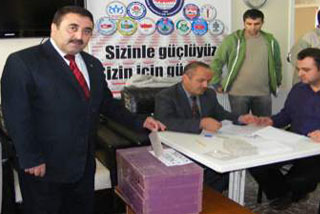 >Delegelerimizi Demokratik Bir Ortamda Seçimle Belirliyoruz