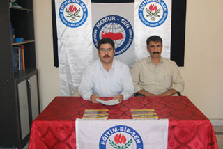 >Egitimciye Yapilan Saldiriyi Kiniyoruz