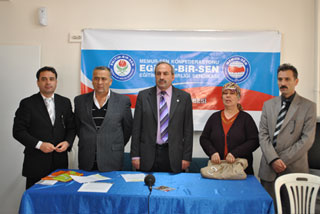 >Kazada Hayatini Kaybeden Üyemizin Ailesine 15 Bin TL’lik Sigorta Çekini Sunduk