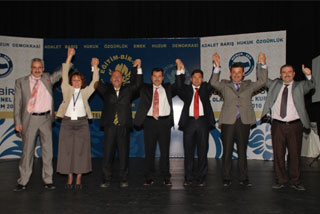 >Kongremiz Coskulu Geçti