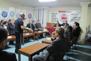 >Yetki Için Daha Fazla Çalismaliyiz