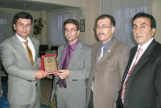 >Erkan Akagündüz ‘Yilin Ögretmeni’ Seçildi