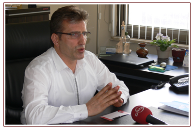 >Başörtülü Öğretmene Mahalle Baskısı