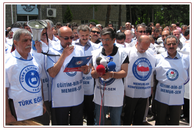 >Eğitimciler Bıçaklanan Öğretmen İçin Eylem Yaptı