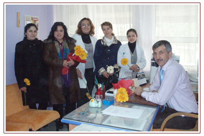 >Kadınlar Toplumda Daha Etkin Rol Almalıdır