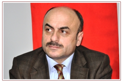 >Müdürün Bıyıklarının Kılık-Kıyafet Yönetmeliğine Uygunluğunu Kim Kontrol Edecek?