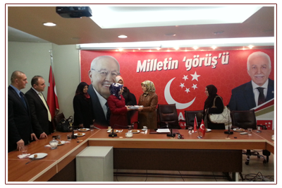 >Özgürlüğe Saadet İstanbul Kadın Kollarından Tam Destek