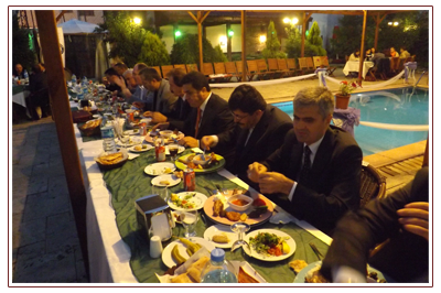 >Ülkeyi Sömürenlerin Karşısında Dimdik Duracağız