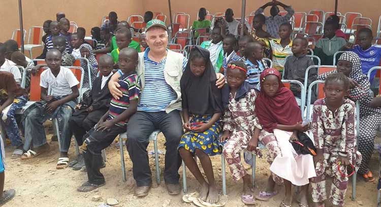 >Numan Şeker, Burkina Faso'da Yardım Çalışmalarına Katıldı