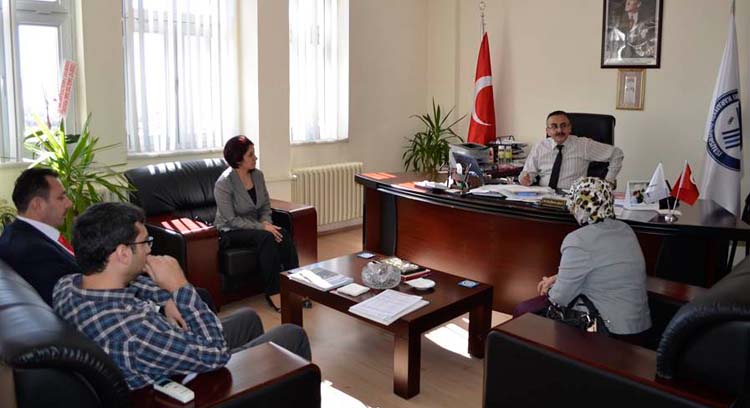 >Edebiyat Fakültesi Dekanı Beşirli'ye Hayırlı Olsun Ziyareti 