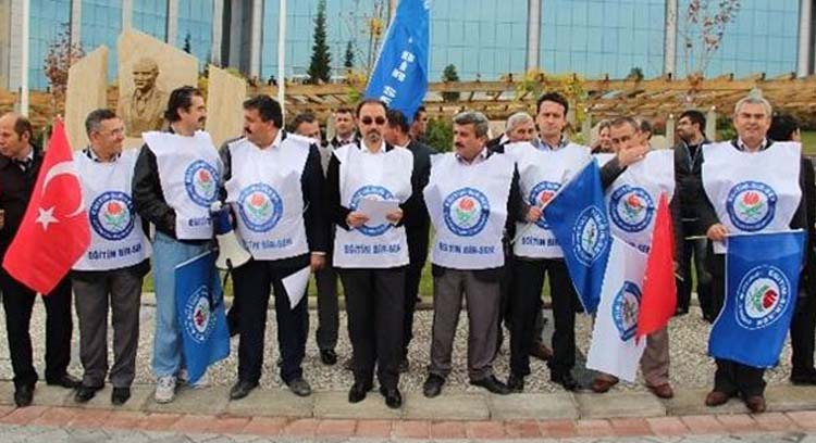 >İkinci Öğretimde Fazla Mesai Ücretinin Ödenmemesi Protesto Edildi 