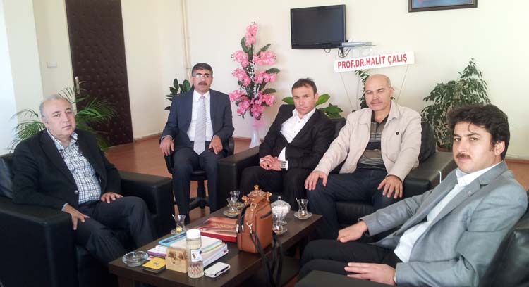 >Edebiyat Fakültesi Dekanı Karaca Ziyaret Edildi 